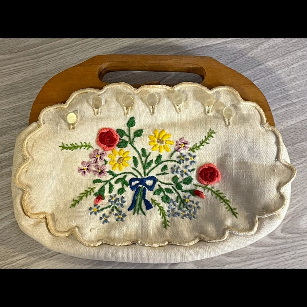 Beautiful Vintage Floral Crewel Work Girl’s Purse
